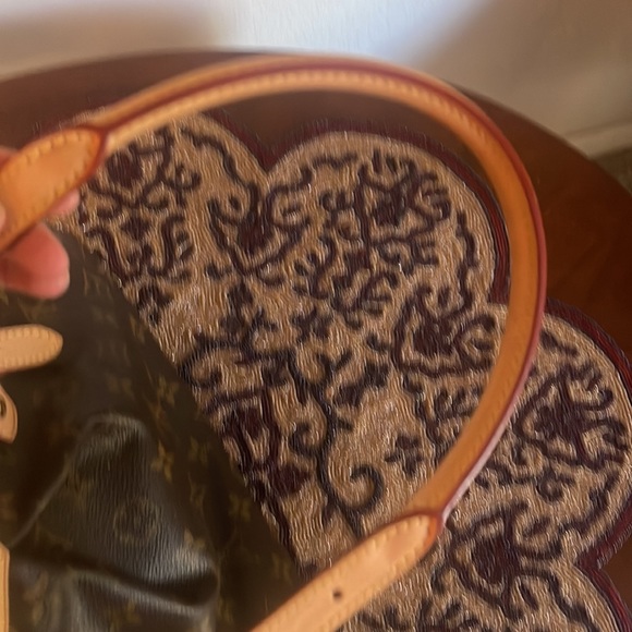 LOUIS VUITTON TIVOLI GM BAG
AUTHENTIC - Picture 9 of 15